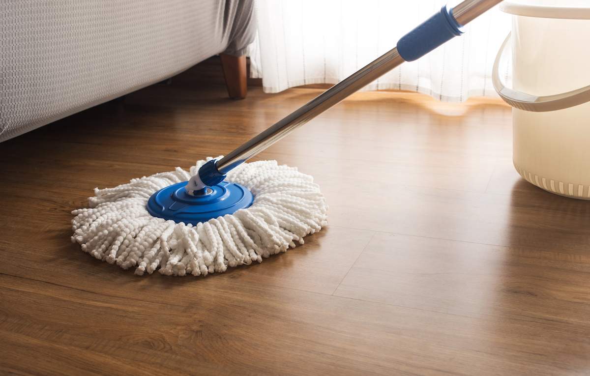 cleaning hardwood floors with vinegar